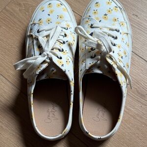 Crown Women's Sneakers - White and Yellow Floral